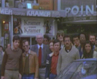 le Gaumont Champs-Elysées dans "Le coup du parapluie"