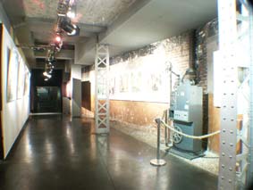 Cin&eacute;ma des cin&eacute;astes, le couloir d'acc&egrave;s aux salles