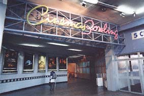 Espace Cin&eacute;ma - l'entr&eacute;e