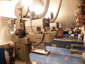 Grand Action - la cabine de la salle Henri Langlois