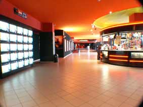 Mega CGR Evry, le hall