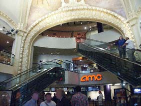 AMC Empire 25 - le hall d'entr&eacute;e