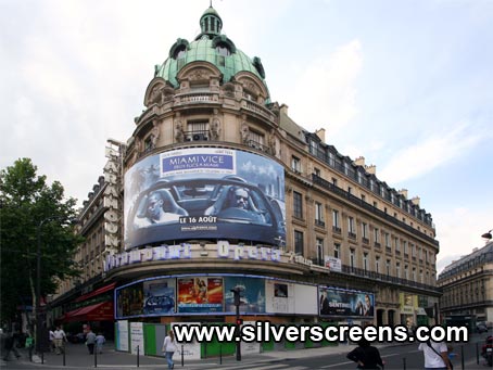 La façade du Paramount Opéra en travaux